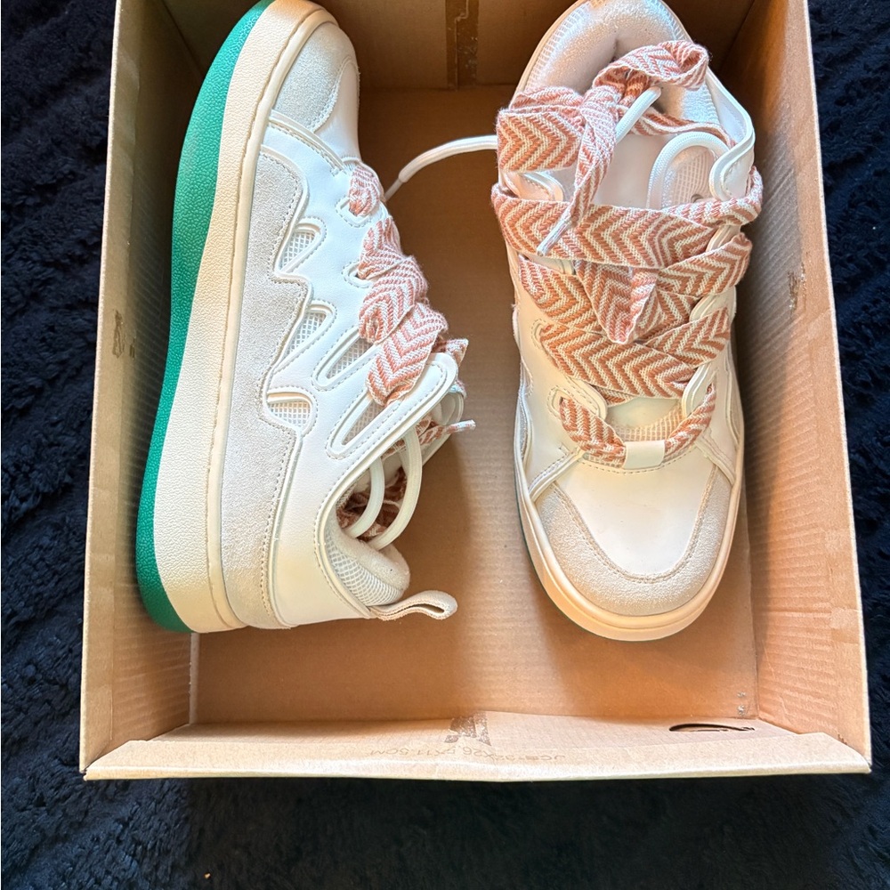 Steve Madden Beige Gift Box